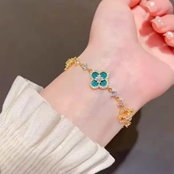 Four‑leaf clover bracelet