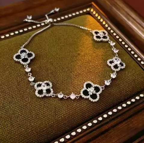 Four‑leaf clover bracelet
